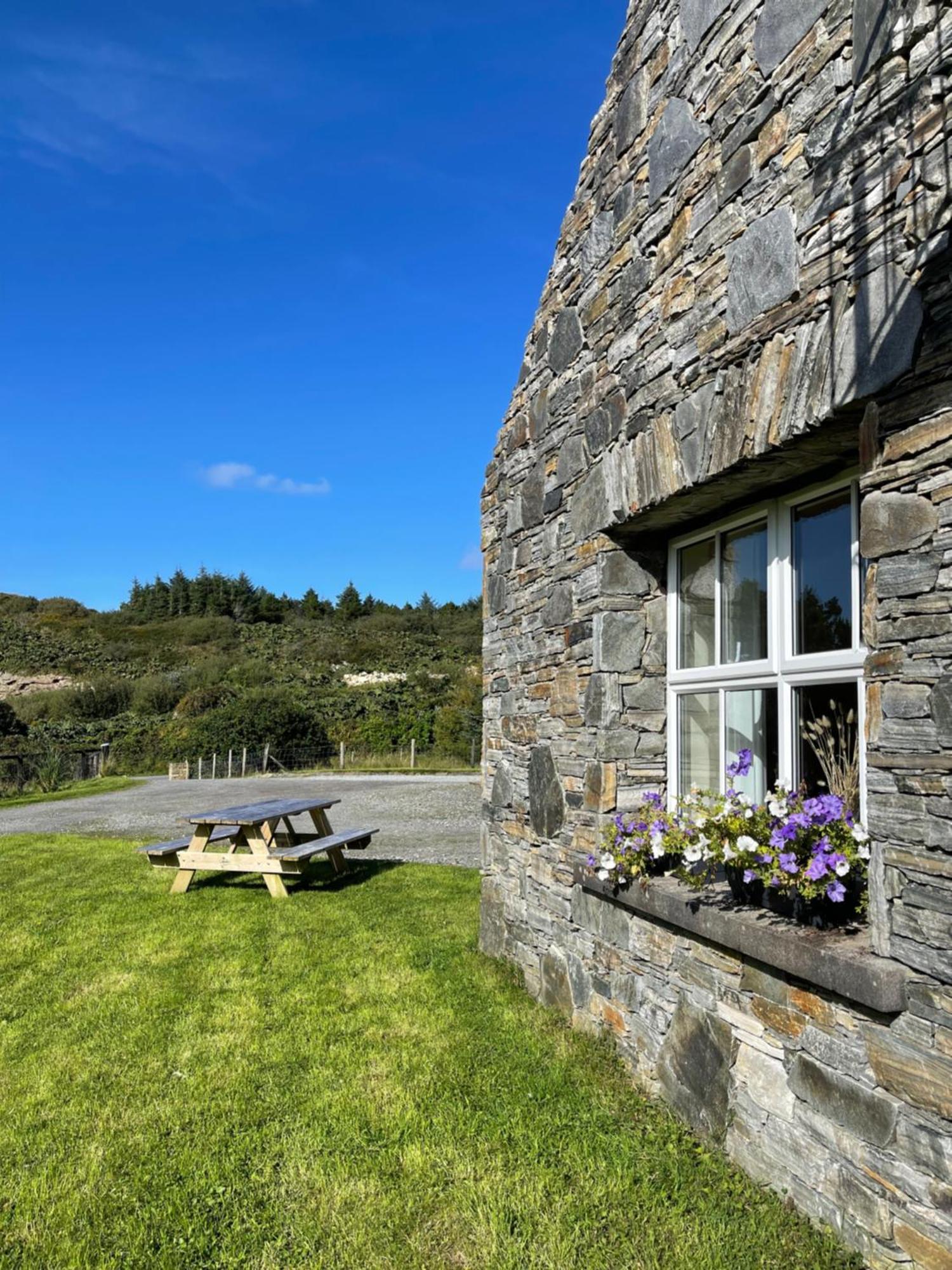 Shanakeever Farm - 3 Bedroom Apartment Clifden Exteriör bild